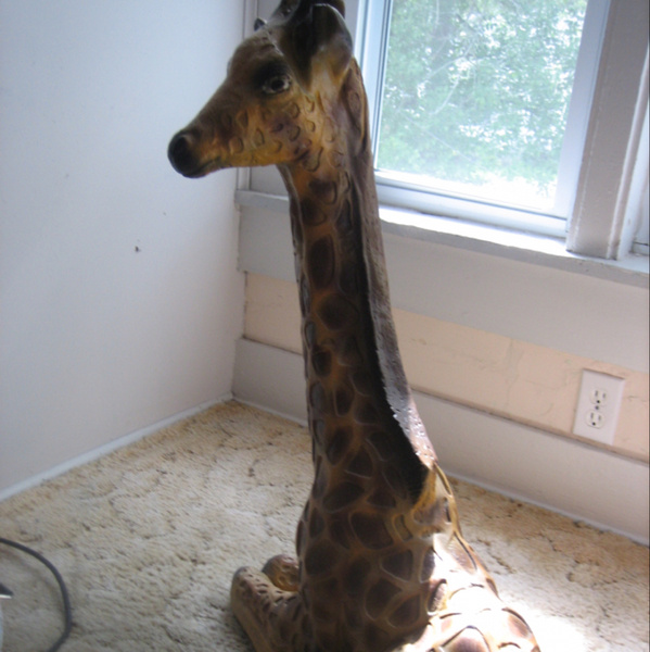 roadie giraffe sculpture