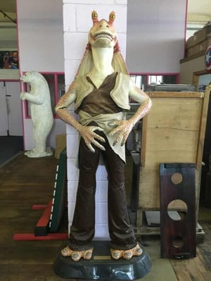 Jar-Jar-Binks-statue-_57