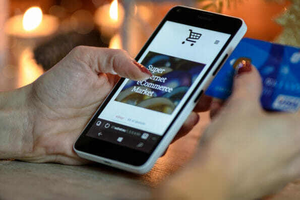 e-commerce shipping buy from phone